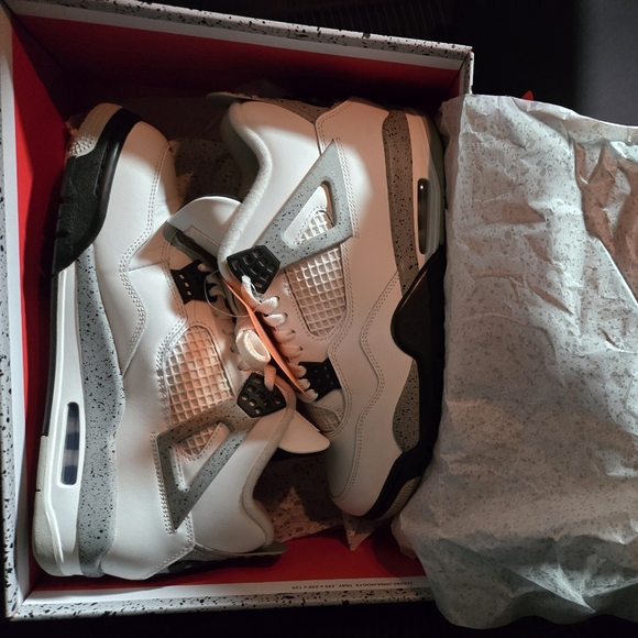 Jordan 4 Retro OG white Cement 2025 - Picture 2 of 10
